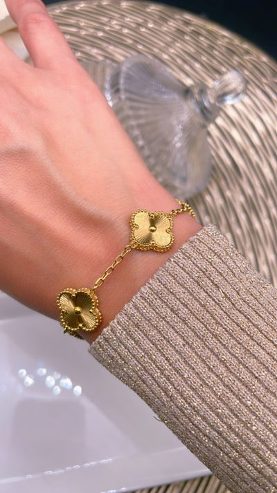 Pulseras trébol dorado