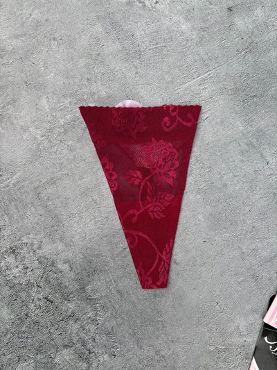 Tanga invisible corazon rojo encaje