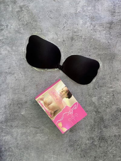 Corpiño mariposa con broche negro