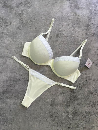 Naomi morley blanco 💚