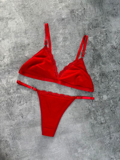 Básico puntilla rojo