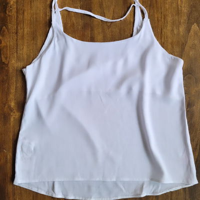 Musculosa de lino con tiritas