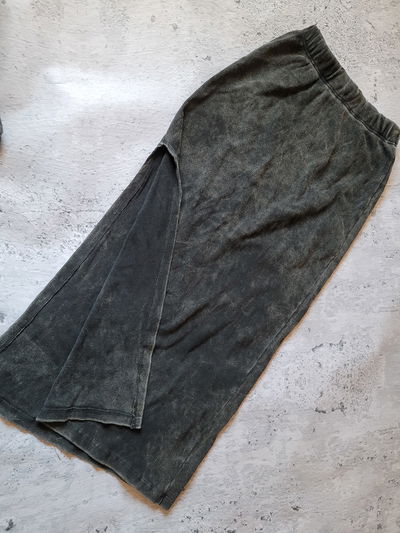 Pollera gaspeada negra