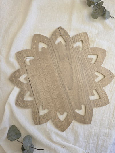 Posa fuentes de madera flor