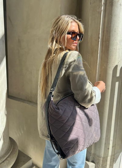 Cartera mochila marca Vitalia Gris