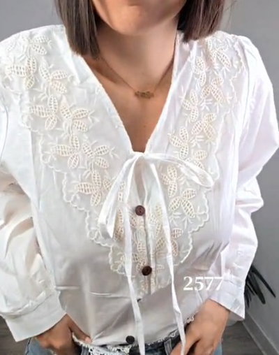 Blusa Importada Estilo Boho Chic con Bordado Floral