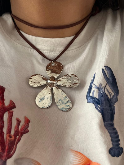 collar choco flowers