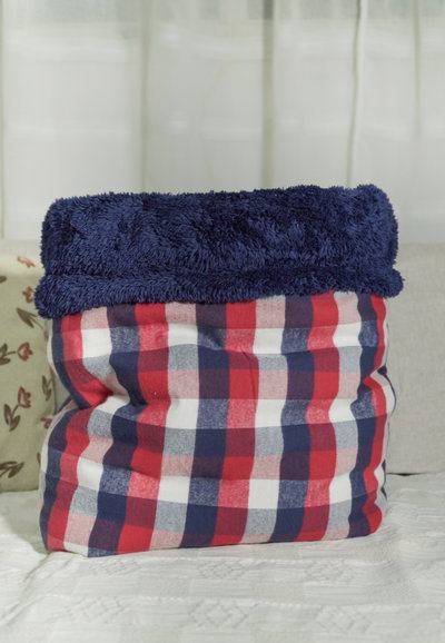 Saco Cama para Gatos cuadrille azul y rojo