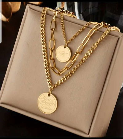 COLLAR CON COLGANTES DE MONEDAS DE 3 CAPAS