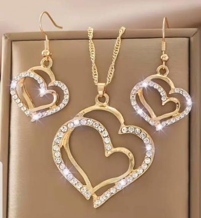CONJUNTO DE CADENAS Y ARETES EN FORMA DE CORAZON