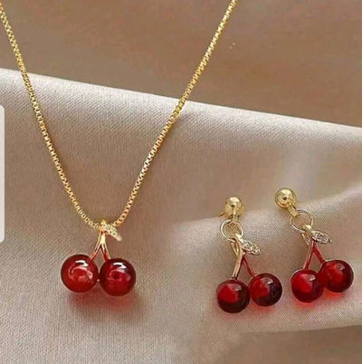 CONJUNTO DE CADENA Y ARETES DE OCASION 