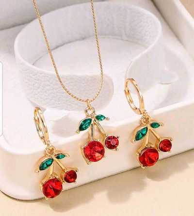 CONJUNTO DE CADENA Y ARETES DE MODA