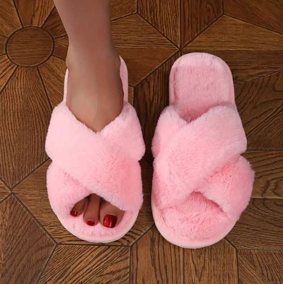 CHANCLETAS CON TIRAS CRUZADAS DE FELPA