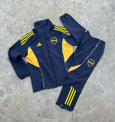 Conjunto de campera y pantalon para niño