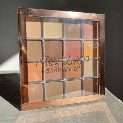 OFERTA 16 Color Eyeshadow de Miss Lara