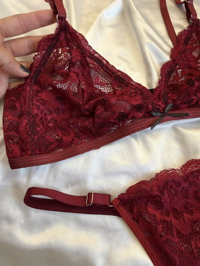 CONJUNTO PETAL (BORDO)