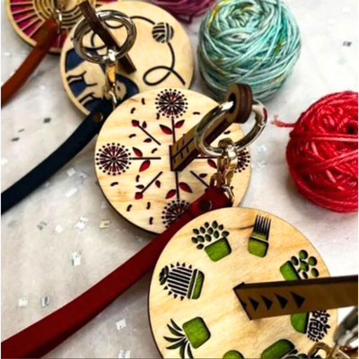 🧶 Soporte Giratorio de Hilo y Lana en Madera – Spinner