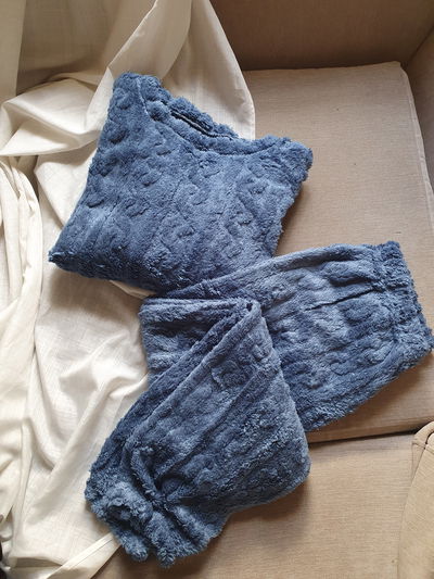 PIJAMA POLAR SOFT LISO CON PUÑO