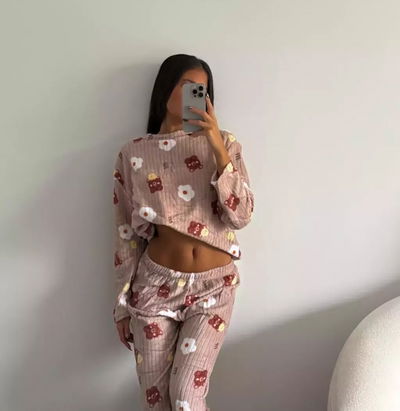 PIJAMA PLUSH ESTAMPADO VIRAL 