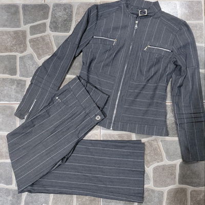 Conjunto 2000s (leer bio)