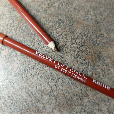 delineador de labios tono marron 01