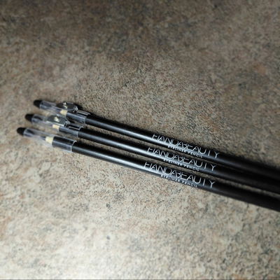 delineador de ojos negro