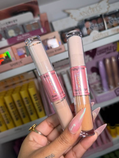 Corrector de ojeras Y Contorno liquido RUBY ROSE