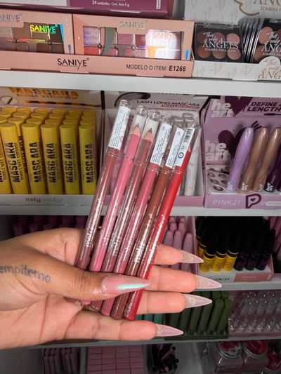 Delineador de labios MELY