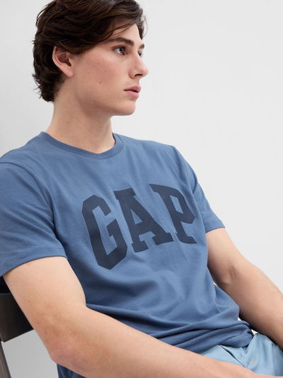 Remera con logo GAP 