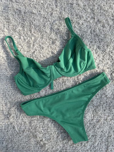 Bikini Verde Benetton - Corpiño Arco - Bombacha Colaless