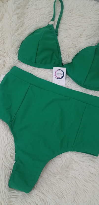 Bikini Verde - Corpi Triangulo con Tazas - Bombacha Less Tiro Alto