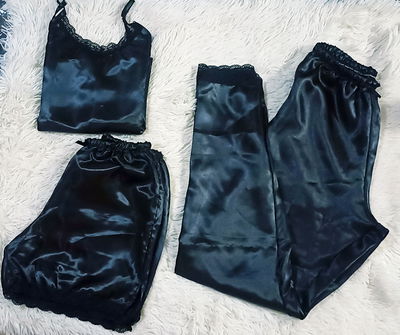 Pijama de Satén negro 3 piezas: Pantalón, short y musculosa
