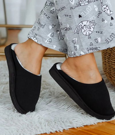Pantuflas Negras - Corderito por dentro