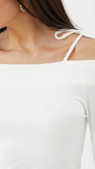 Top Shoulder off con Tiritas