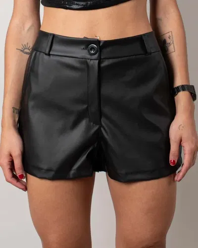 Short Simil Cuero