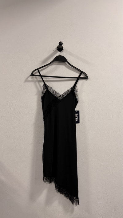 Vestido c/puntilla Cruzada Irregular