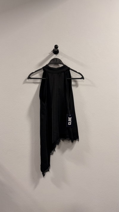 Blusa Halter Irregular Puntilla