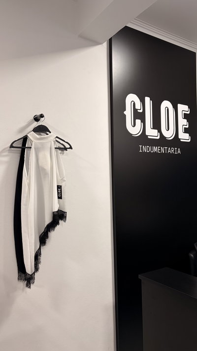 Blusa Halter Irregular Puntilla