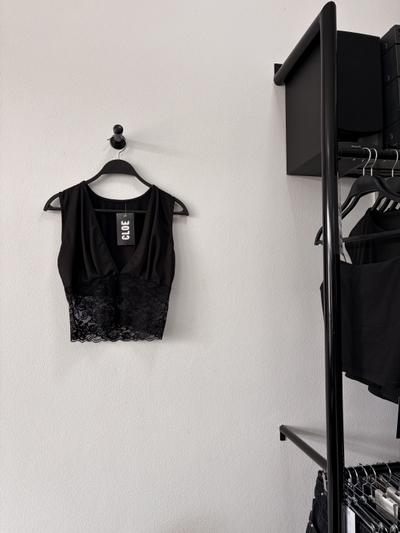 Musculosa Micro Escote V