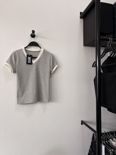 Remera Melvin Rib Escote V