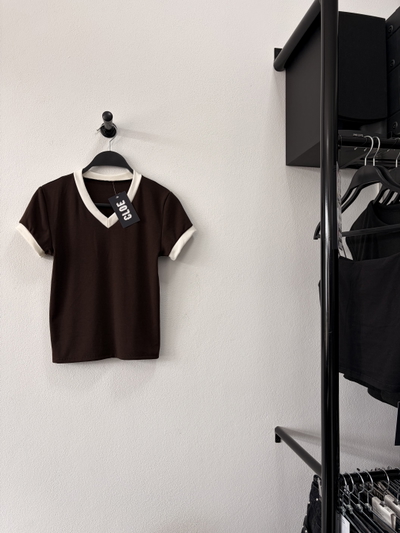 Remera Melvin Rib Escote V