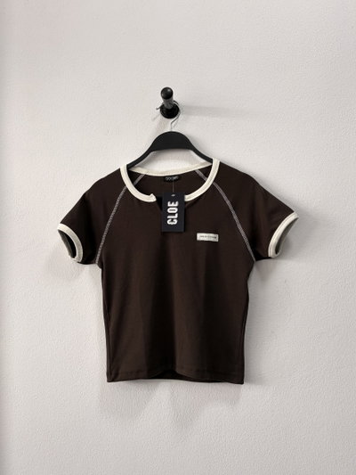 Remera Vivos Escote