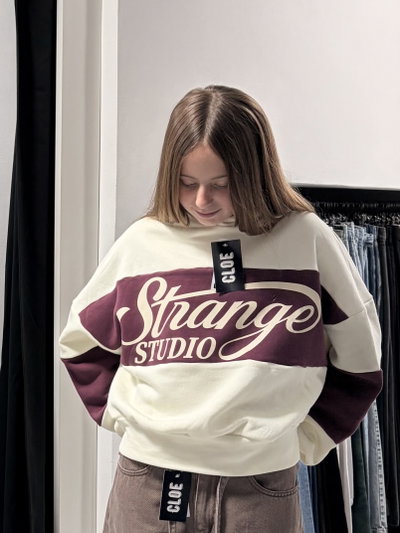 Buzo Capucha Strange Studio
