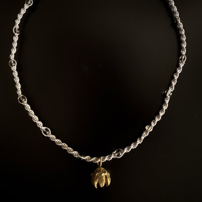 COLLAR DE MACRAMÉ - LAGERSTROEMIA (GRIS)