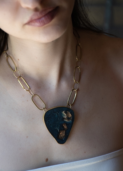 COLLAR DORADO CORAZÓN SUR
