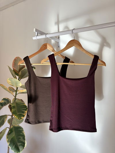 REMERA ESCOTE CUADRADO