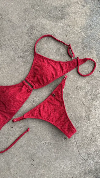 BIKINI MAR TEXTURADA BORDÓ