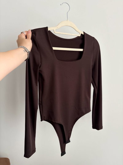 BODY ESCOTE CUADRADO CHOCO