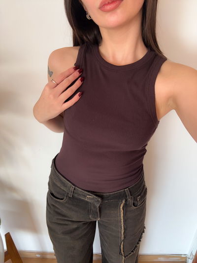 MUSCULOSA GINGER CHOCO