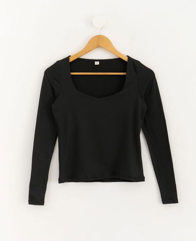 REMERA ESCOTE ESPEJO NEGRO